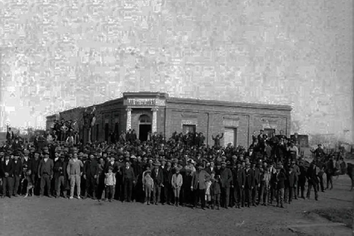 Productores rurales reunidos durante el Grito de Alcorta en 1912 en Santa Fe, origen de la Federación Agraria Argentina