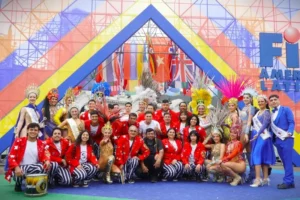 Comparsa Imperio del Carnaval de Concordia con la Reina Yanella Aldecoa y la Batería Nota 10 en la Feria Internacional de Turismo (FIT), Ciudad de Buenos Aires.