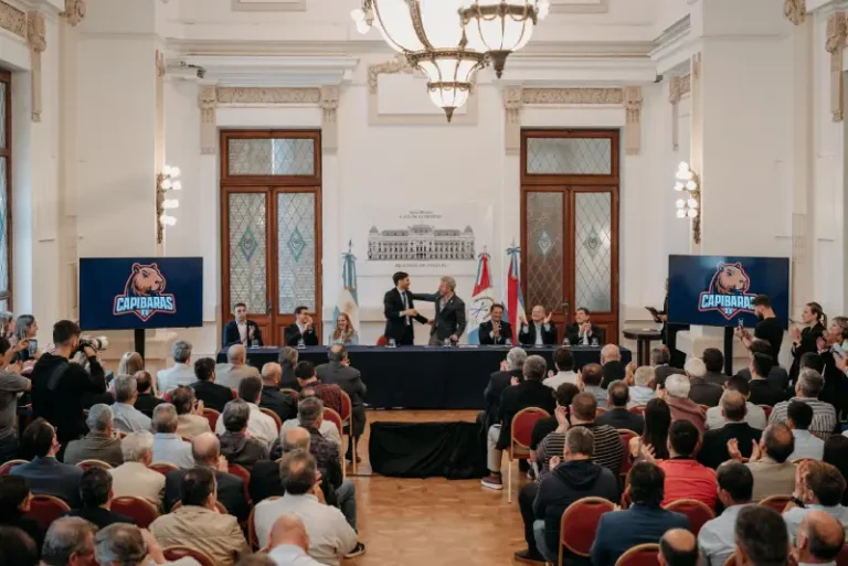 Presentación oficial de Capibara XV con los gobernadores de Entre Ríos y Santa Fe en la Casa de Gobierno de Santa Fe