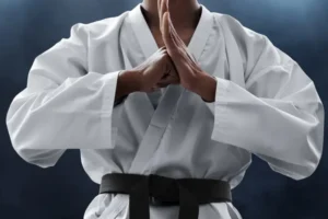 Competidor de karate realizando una técnica durante el torneo nacional en Concordia