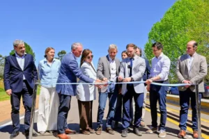 Autoridades inauguran la repavimentación del acceso sur de Concordia con vecinos y equipos técnicos presentes