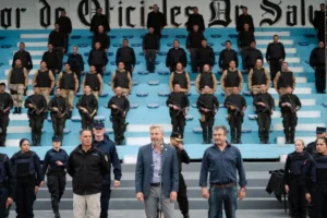 Frigerio con la policia de entre rios en acto de anuncio de inversiones