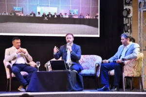 Azcué y Albisu durante la conferencia binacional de turismo en la Expo Concordia Produce 2025
