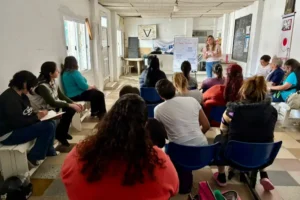 Mujeres emprendedoras de Concordia participando en la capacitación del programa Emprendedoras en Acción