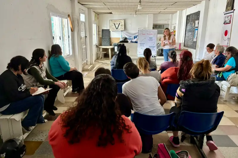 Mujeres emprendedoras de Concordia participando en la capacitación del programa Emprendedoras en Acción