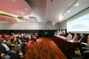 Autoridades y representantes internacionales en el Encuentro de Cuencas Hidrográficas por la Paz en Entre Ríos, Argentina