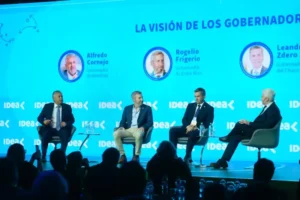 Rogelio Frigerio durante su exposición en el Coloquio de IDEA 2025 en Mar del Plata, hablando sobre economía y competitividad