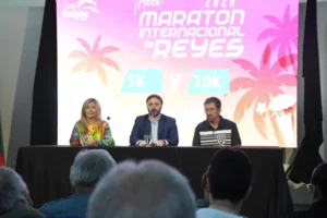 Presentación oficial de la Maratón Internacional de Reyes 2026 con autoridades municipales y representantes de la Agrupación Atlética Los Galgos en Concordia.