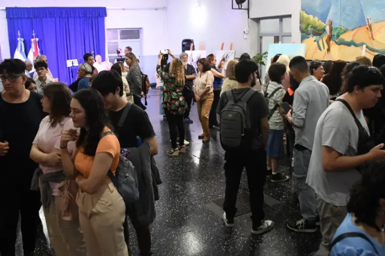 Muesta Horacio Malvicino sala de artes muncipalidad de Concordia