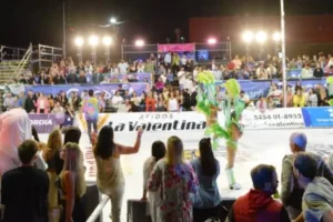 cantina y publicidad en noche de desfiles del carnaval concordia