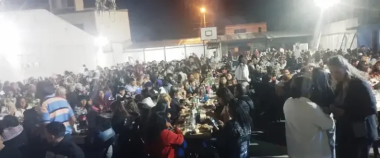 Más de mil madres reunidas en el Club Alumni de Concordia durante homenaje organizado por agrupación Dorrego y Marcelo Cresto.