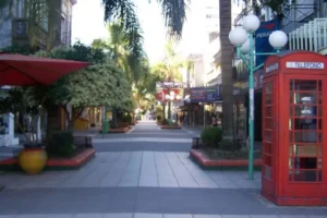 Peatonal de concordia vacía, sin peatones.