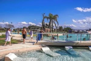 Termas de Río Hondo Entre Ríos turistas disfrutando aguas termales y actividades recreativas