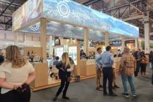 Stand de vinos entrerrianos en feria Prowine
