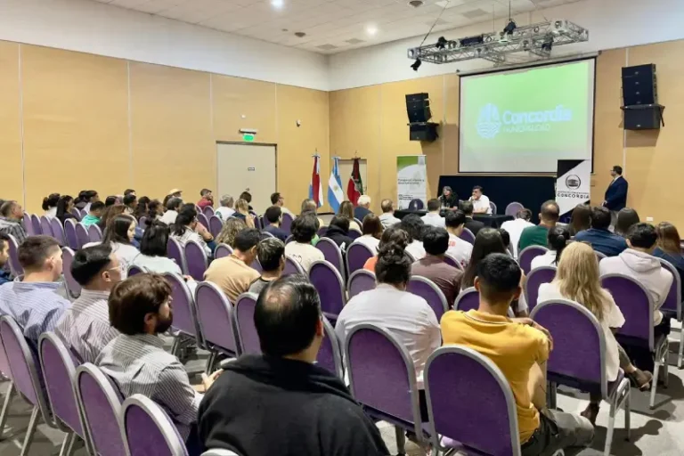 Emprendedores de Concordia reciben capacitación y apoyo municipal.