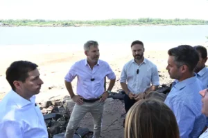 Frigerio y Azcué durante reunión sobre ordenamiento del Estado en Concordia