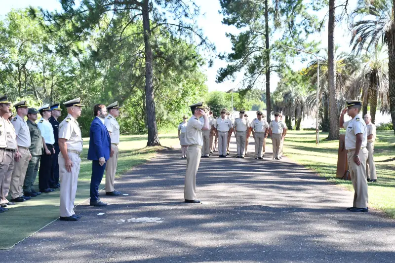 Nuevo jefe de la Prefectura Naval Salto Grande durante la ceremonia