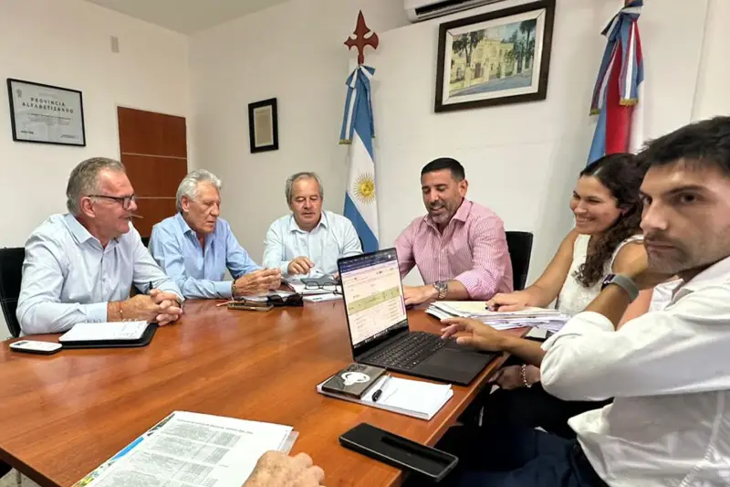 Autoridades provinciales reunidas por infraestructura educativa en Entre Ríos