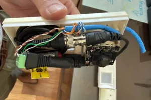 Dispositivos de espionaje hallados en oficinas oficiales