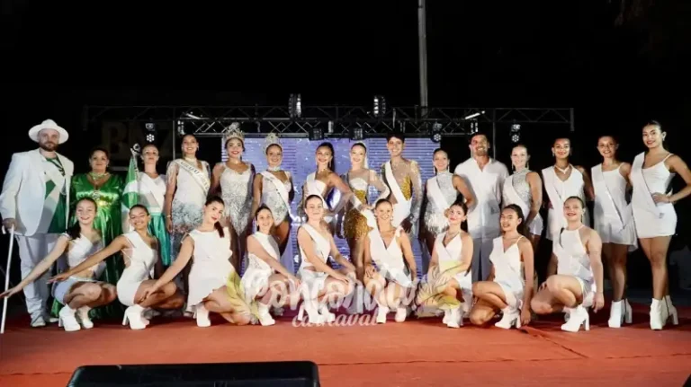 Panorámica de figuras de comparsa Emperatriz 2026.