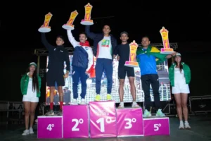 Podio masculino de la Maratón Internacional de Reyes en Concordia, con Edgardo Franco, Nicolás Espinoza y Martín Méndez tras los 10 kilómetros.