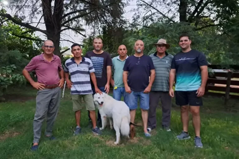 Productores de Feliciano trabajando en la creación de su filial
