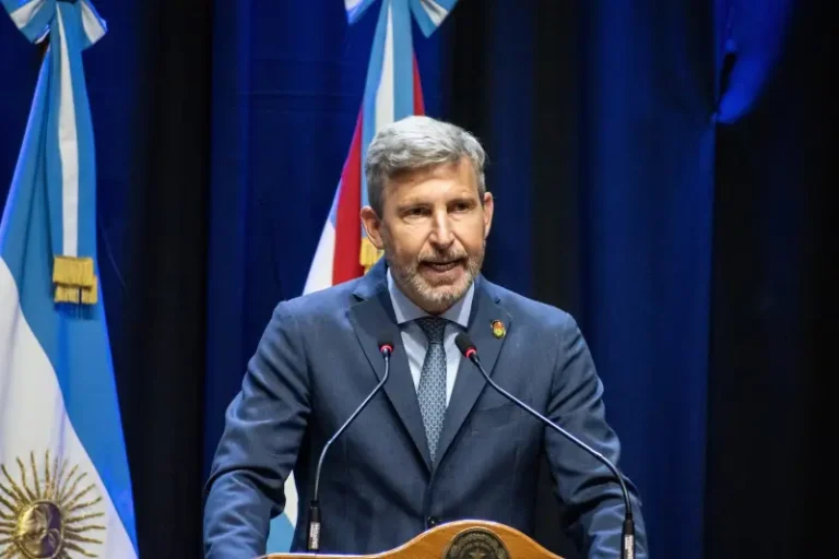 Regelio Frigerio. Entre Ríos coloca bono internacional por 300 millones USD