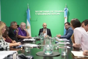 Firma de paritaria estatal en Casa de Gobierno