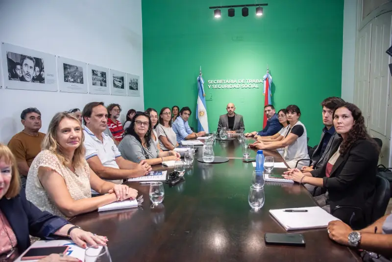 Gobierno abre paritarias docentes y Agmer corta diálogo