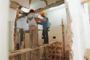 Obras de recuperación del Auditorium de Concordia. Obreros trabajando