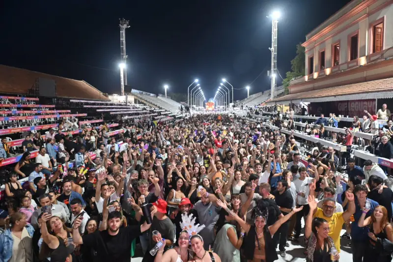 21 mil personas en el Carnaval de Gualeguaychú. El after colmado de una multitud