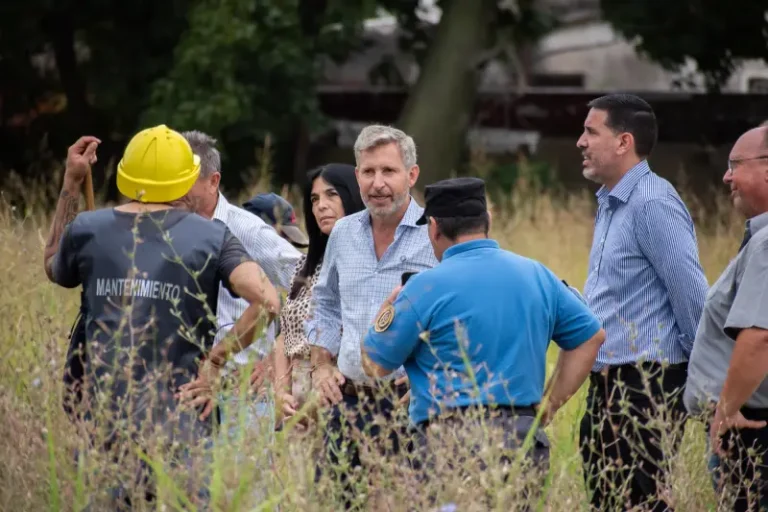 Internos realizan mantenimiento escolar en Paraná supervisados por Frigerio