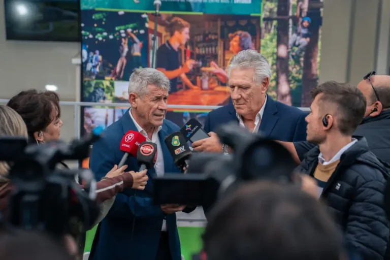 Autoridades provinciales presentan el nuevo equipamiento tecnológico incorporado por el Ente Mixto de Turismo de Entre Ríos para fortalecer la promoción turística y la gestión de datos del sector.