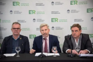 Presentación del gobernador Rogelio Frigerio anunciando el plan de infraestructura vial de Entre Ríos, con inversión en rutas, maquinaria y financiamiento internacional para la red provincial.