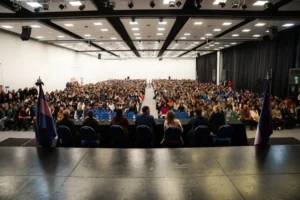 Encuentro educativo en Paraná sobre ciberbullying y consumos digitales con más de 1500 participantes