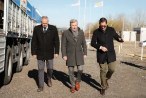 Rogelio Frigerio y autoridades recorren el lugar de la obra energética que ampliará la infraestructura eléctrica de Viale, Entre Ríos.