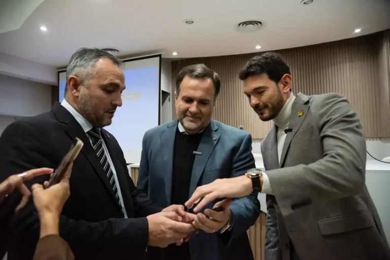 Abogados de Entre Ríos prueban la credencial digital de matrícula desde sus celulares