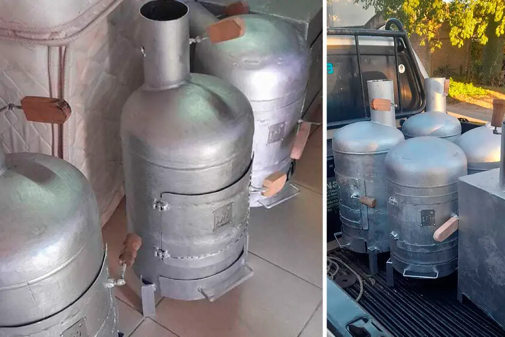 Varias salamandras fabricadas por estudiantes de una escuela técnica de Colón con materiales recuperados.