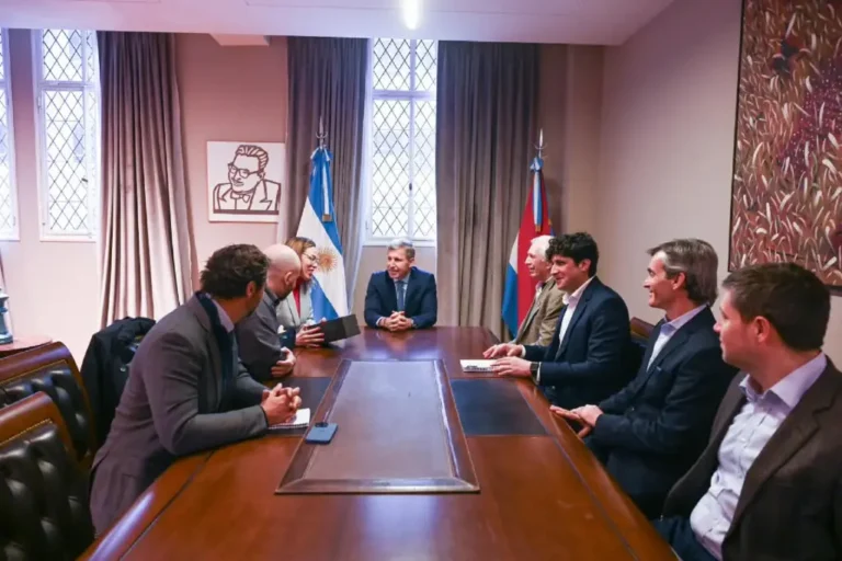 Rogelio Frigerio junto a autoridades del BID durante una reunión sobre inversiones y comercio exterior de Entre Ríos.