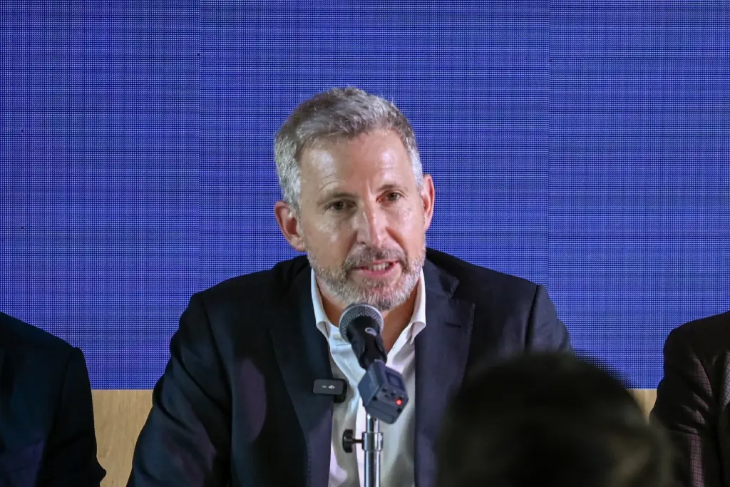 Frigerio presentó inversiones de Entre Ríos en París