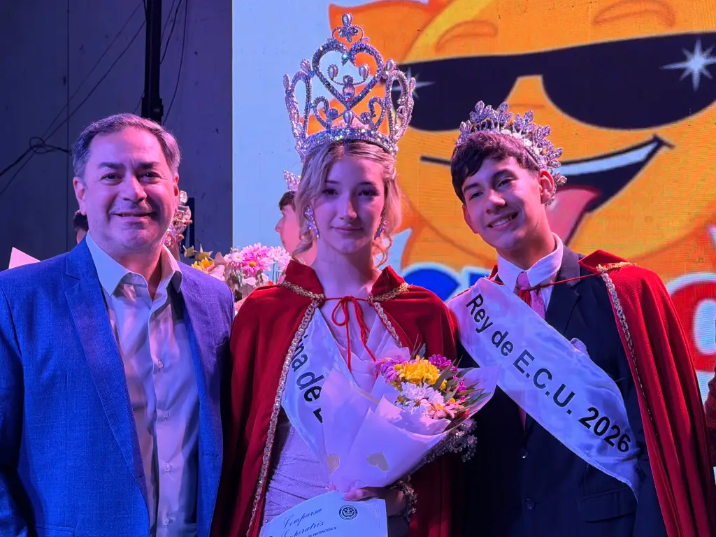 Reyes de la Fiesta del Estudiante de Concordia junto a Eduardo Cristina.

