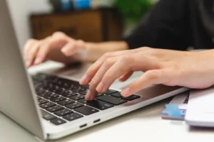 Docentes de educación especial participan en una capacitación sobre neurociencias e Inteligencia Artificial.